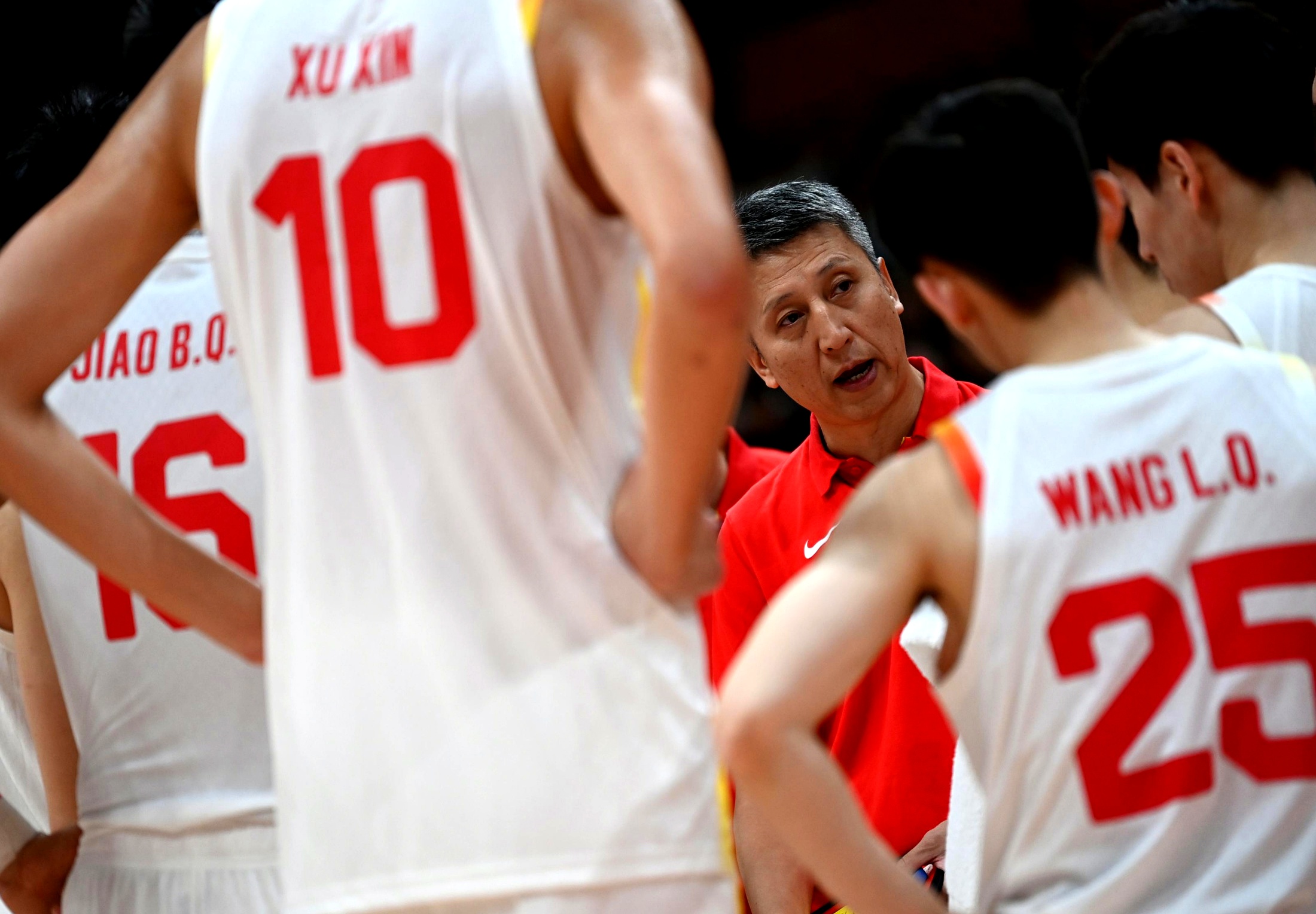 亚博娱乐平台加时末段CBA季后赛焦点战，明尼苏达森林狼绝杀压哨，质疑声仍在，资深球员宣示担当的简单介绍