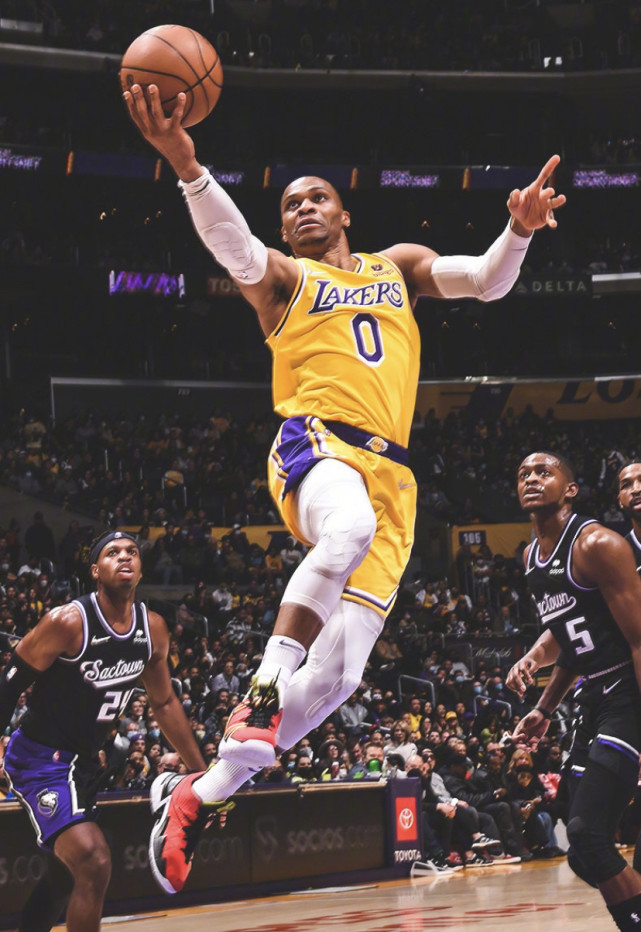 亚博里程碑夜斯图加特状态回暖，NBA总决赛赛前刷纪录，悬念犹存，训练强度明显提升的简单介绍